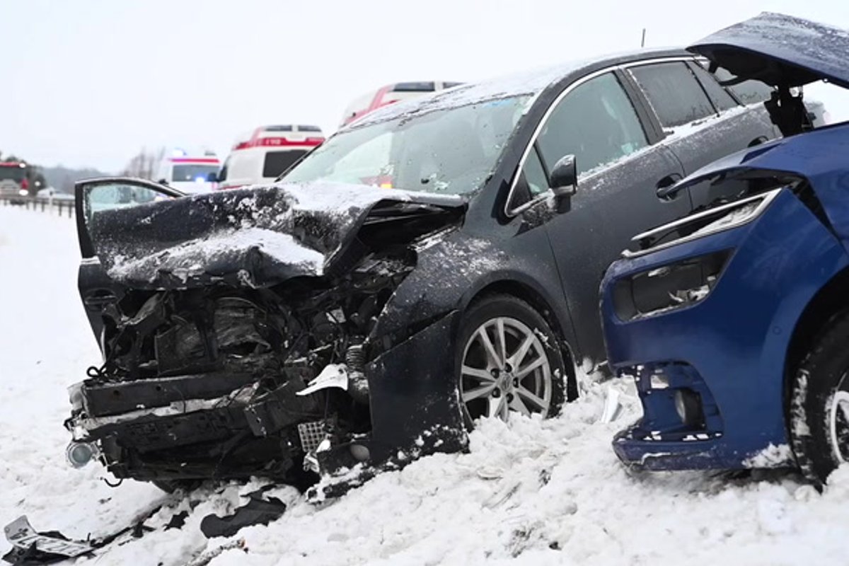VIDEO ja FOTOD | Viljandimaal põrkasid kokku kaks sõiduautot, avariis sai viga kuus inimest