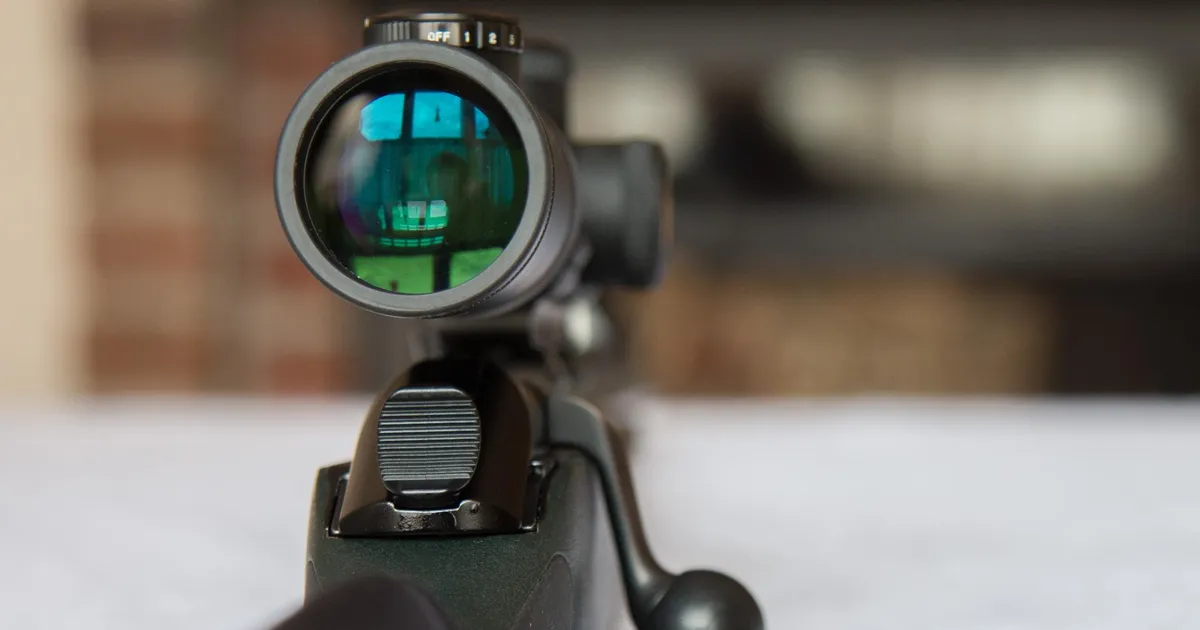 Manijal lähedasi ähvardanud mehelt võeti ära koguni kaks relva - Pärnu Postimees