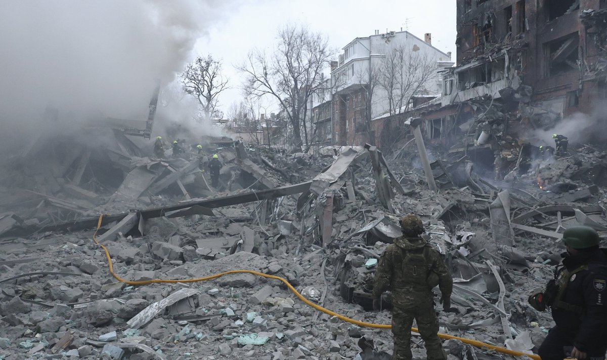 HÄVING HARKIVIS: Venemaa hävitas topelt-raketirünnakuga Harkivis viiekorruselise elumaja. Samal ajal näitab kindral Budanovi presidendikantselei juhiks tõusmine, et vähemati Ukraina juhtkonnas on võitlusvaim alles.