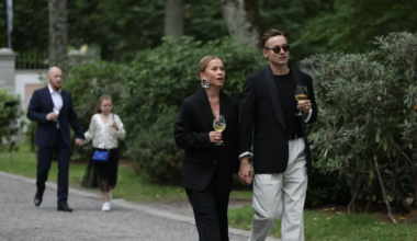 NUNNU KLÕPS ⟩ Nagu turteltuvid! Evelin Võigemasti toetas filmi esilinastusel noor kallim - Elu24