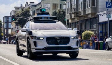 Robotakso läks omadega sassi – reisija pääses viimasel hetkel