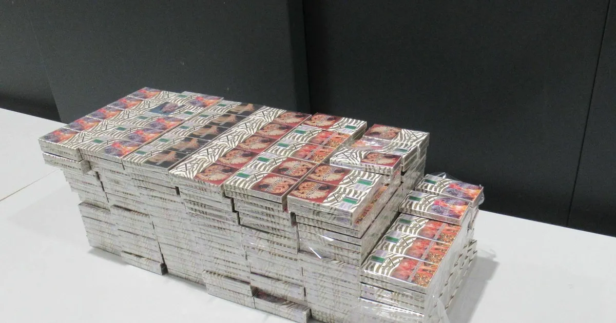 Pärnus peatatud Leedu numbrimärkidega autost avastati mitu peidikut ja üle 100 000 salasigareti