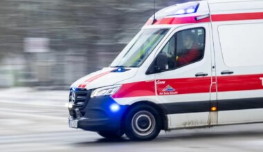 Sõiduteel istunud mees sai autolt löögi - Lõuna-Eesti Postimees