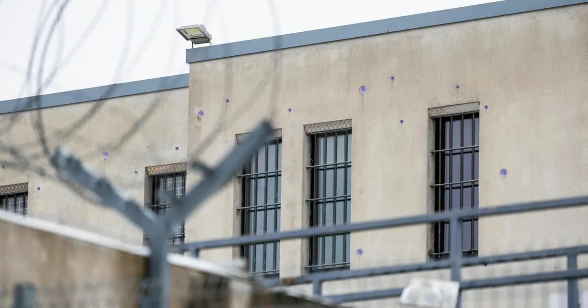 TEGUSAD PÜHAD VANGLATES ⟩ Jõulude ajal lasti kinnimajades rusikad käiku