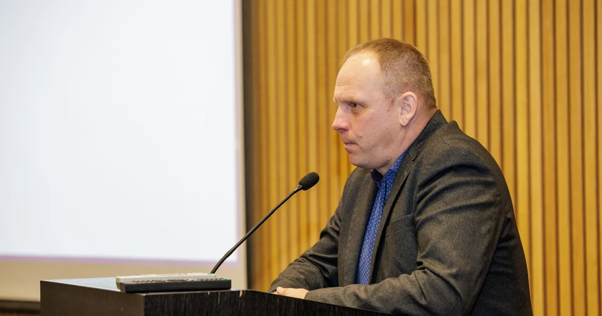 Isamaa näitas Pärnu linnavolikogu aseesimehele ust