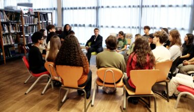 Prantsusmaa kavandab sotsiaalmeedia keeldu alla 15-aastastele - Maailm - Postimees.ee