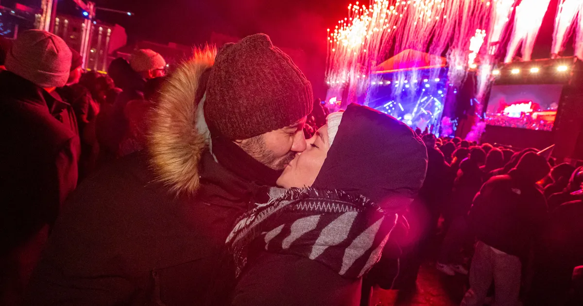 MEELEOLUKAS GALERII ⟩ Tõeline peomöll! Vaata, kuidas Tallinna vanalinnas uut aastat tervitati