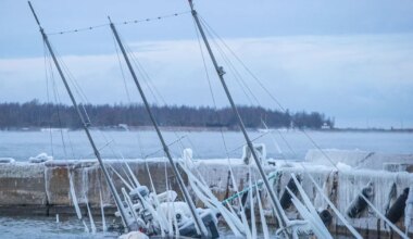 GALERII ⟩ Lennusadamas seisnud õppelaev vajus põhja - Postimees