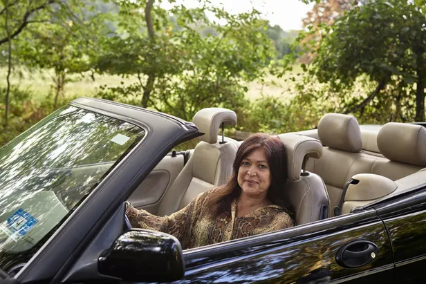 Just see, mis vaja: viiekäiguline 2001. aasta Saab 93 kabriolett, musta värvi ja beeži sisuga.