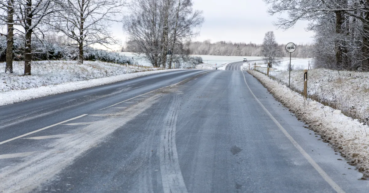 Kogu Eestile anti jäävihmahoiatus, teedel on jäiteoht