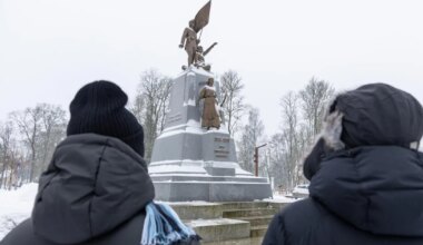 Viljandimaa vabadussamba juures mälestati vaikuseminutiga vabadussõjas langenuid