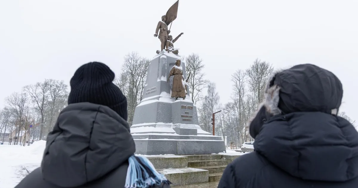 Viljandimaa vabadussamba juures mälestati vaikuseminutiga vabadussõjas langenuid