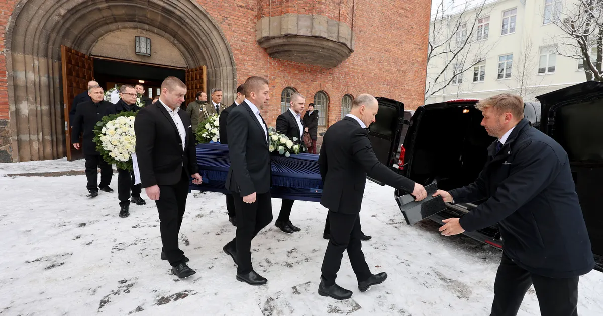 GALERII ⟩ Vabadusvõitleja Mart-Olav Niklus saadeti viimsele teele - Tartu Postimees