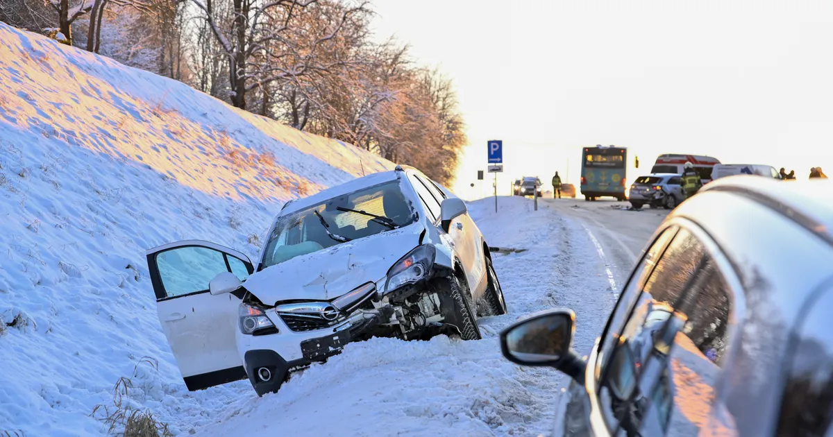 Sõidueksam lõppes avariiga - Sakala