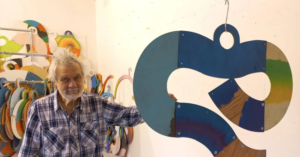 ENNO HALLEK (1931–2025) ⟩ Suri vabaduse, värvi ja huumori kunstnik