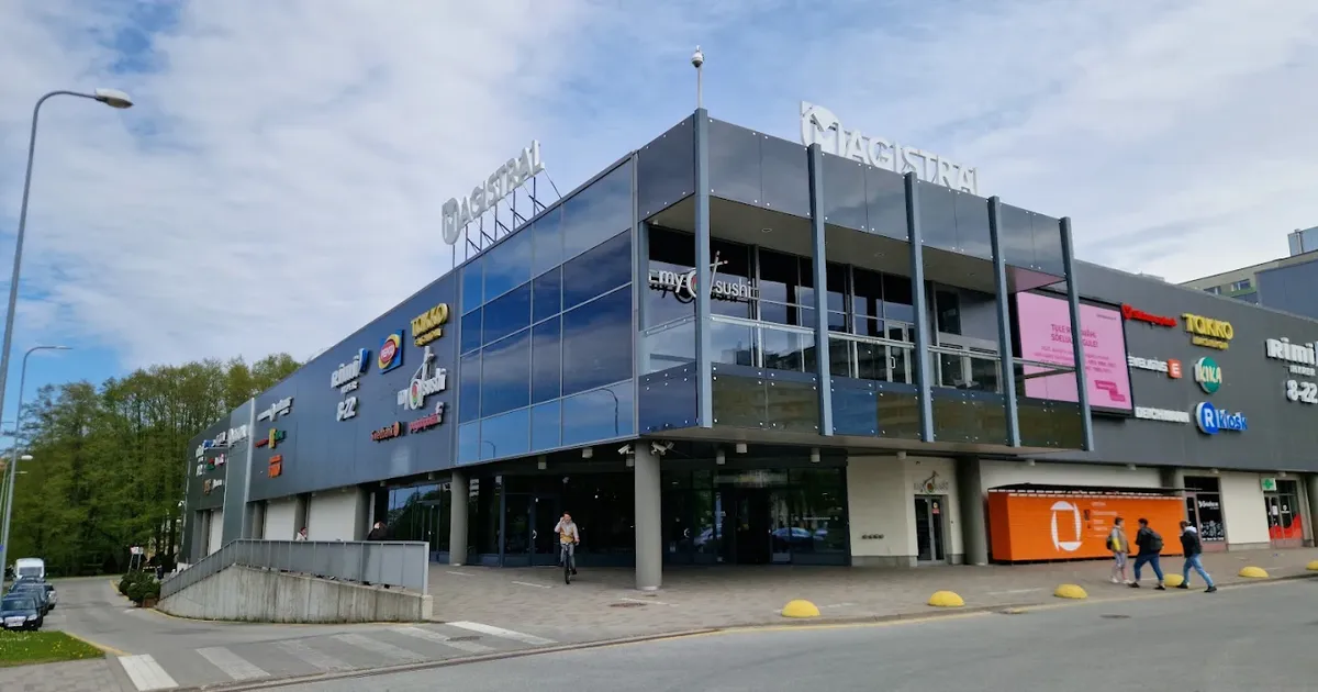 külastajad kuulsid kõlaritest käsku hoonest lahkuda