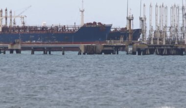 Trump lubas Venezuelalt soetada kuni 50 miljonit barrelit naftat. Nafta hind langeb - Majandus