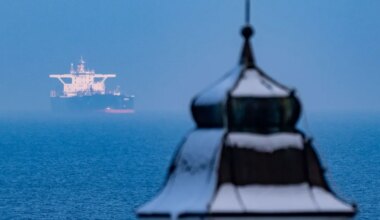 LÄHEB TERAVAKS? ⟩ Venemaa saatis USA eest põgeneva naftatankeri juurde allveelaeva