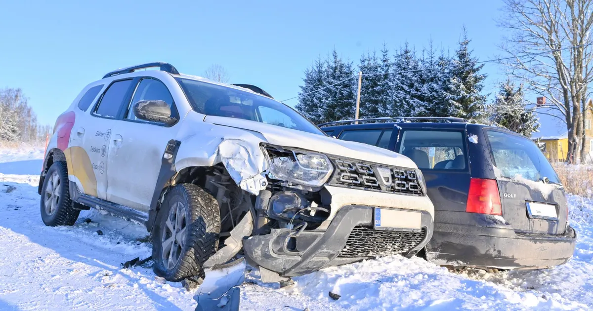 Möödasõit ja vasakpööre. Korraga manöövrit tegema asunud autod põrkasid kokku