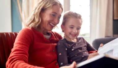 VIDEO ⟩ Ema nooruspõlve pilti näinud tütre reaktsioon naerutab netirahvast