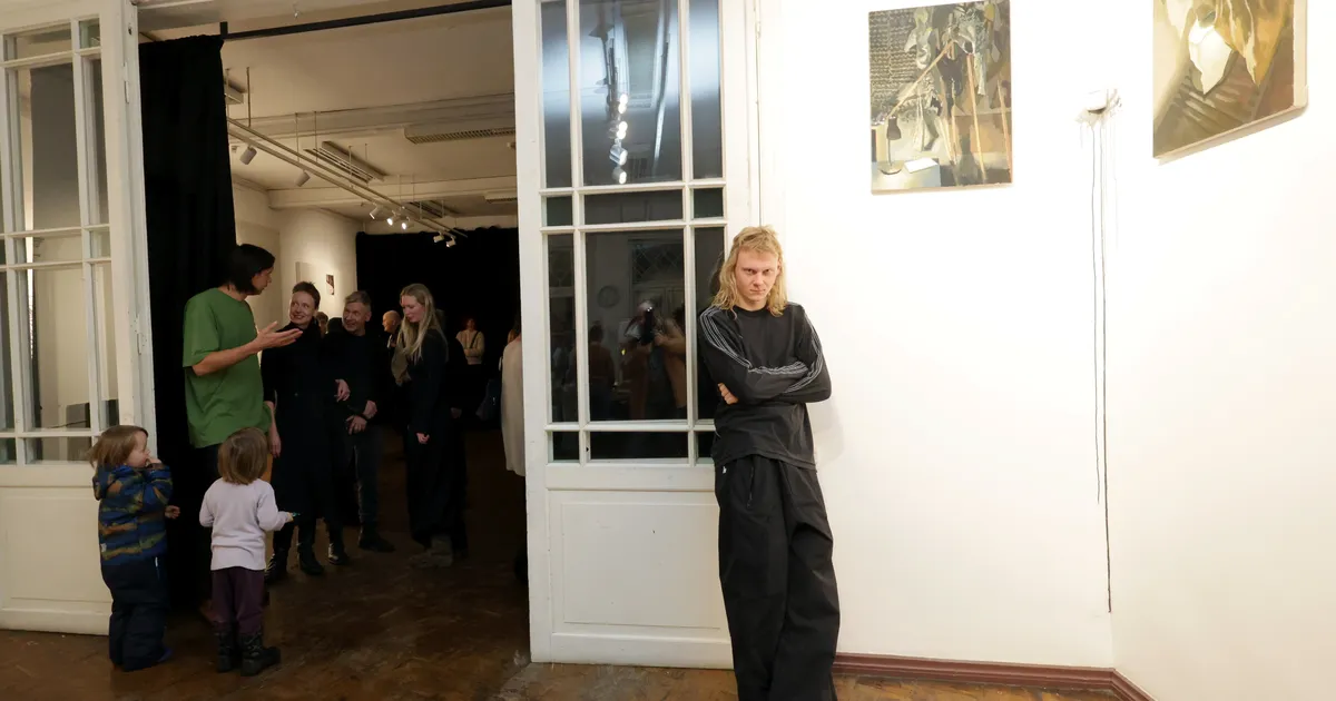 Kodugi võib tunduda tontlik ja tekitada õõva, näitab noor läti kunstnik Jakobi galeriis