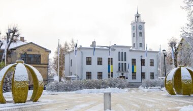 NÄDALA LIPUD ⟩ ... korjati raekoja seinalt ära