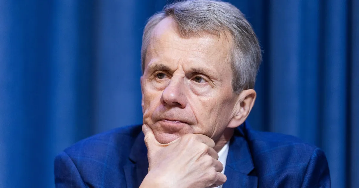 JÜRGEN LIGI ⟩ Sinikollane oma lipu kõrval on Euroopas märk toetusest vabadusele