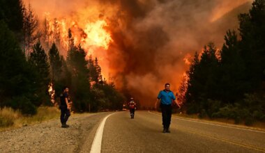 VIDEO ⟩ Argentinas tuhandeid turiste evakueerima sundinud maastikupõleng levib kontrollimatult