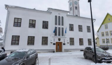 Viljandi endised linnapead nõuavad Ukraina lippude tagasitoomist raekojale