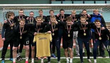 GALERII ⟩ Jalgpallihallis selgitati välja maakonna meister