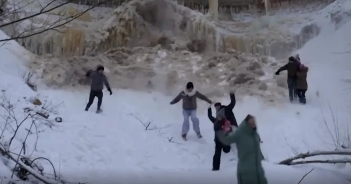 FOTOD JA VIDEO Valaste joa jääkamakate alla jäänud naine: olin täiesti laviini sees ja tundsin, kuidas jää vastu pead käis - Elu24