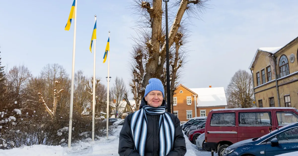 Ukraina lippude langetamise ja heiskamise vahele jäi Viljandi raekoja ees kuus päeva
