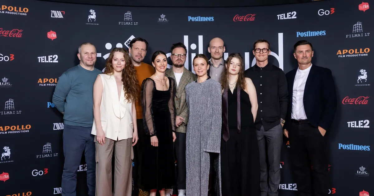 GALERII Staaride paraad punasel vaibal: esilinastus aasta esimene film «Täiuslikud võõrad» - Elu24