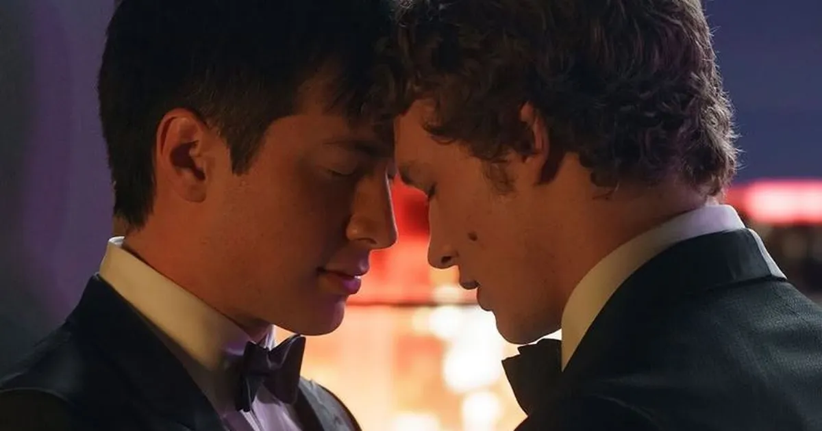 püsige kodus ja lugege menukat geiromaani