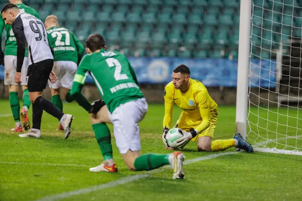 Väravavaht Matvei Igonen 2021. aasta novembris peetud Konverentsiliiga kohtumises, kus FC Flora alistas 1:0 tituleeritud Serbia klubi Belgradi Partizani.