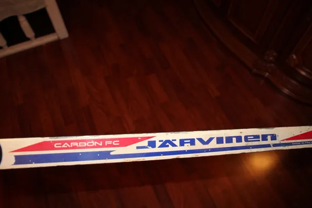 Althõlma ränga raha ehk 400–500 rubla eest soetatud plastiksuusad, milleta võidu nimel sõitmine võimalik poleks olnud.