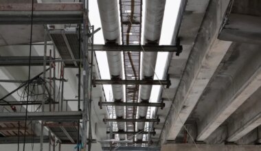 «Hästi nõme seis». Kohe, kui Sõpruse sild valmib, hakkab Gren sealt soojatorustikku lammutama