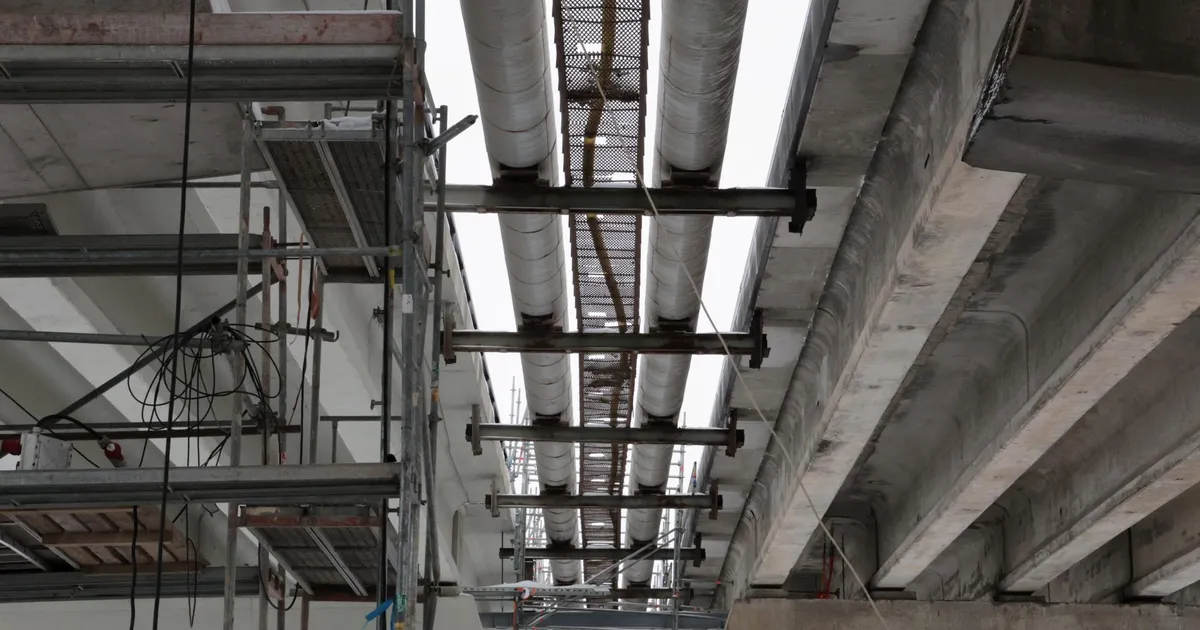 «Hästi nõme seis». Kohe, kui Sõpruse sild valmib, hakkab Gren sealt soojatorustikku lammutama