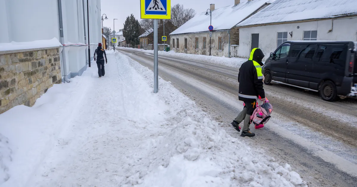Öine lumi nullis tänavahooldajate töö