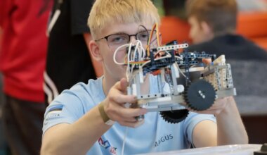 GALERII ⟩ «Tuleb loota, et robotil mitte ükski sensor ei anna alla». Käib suur robootikafestival
