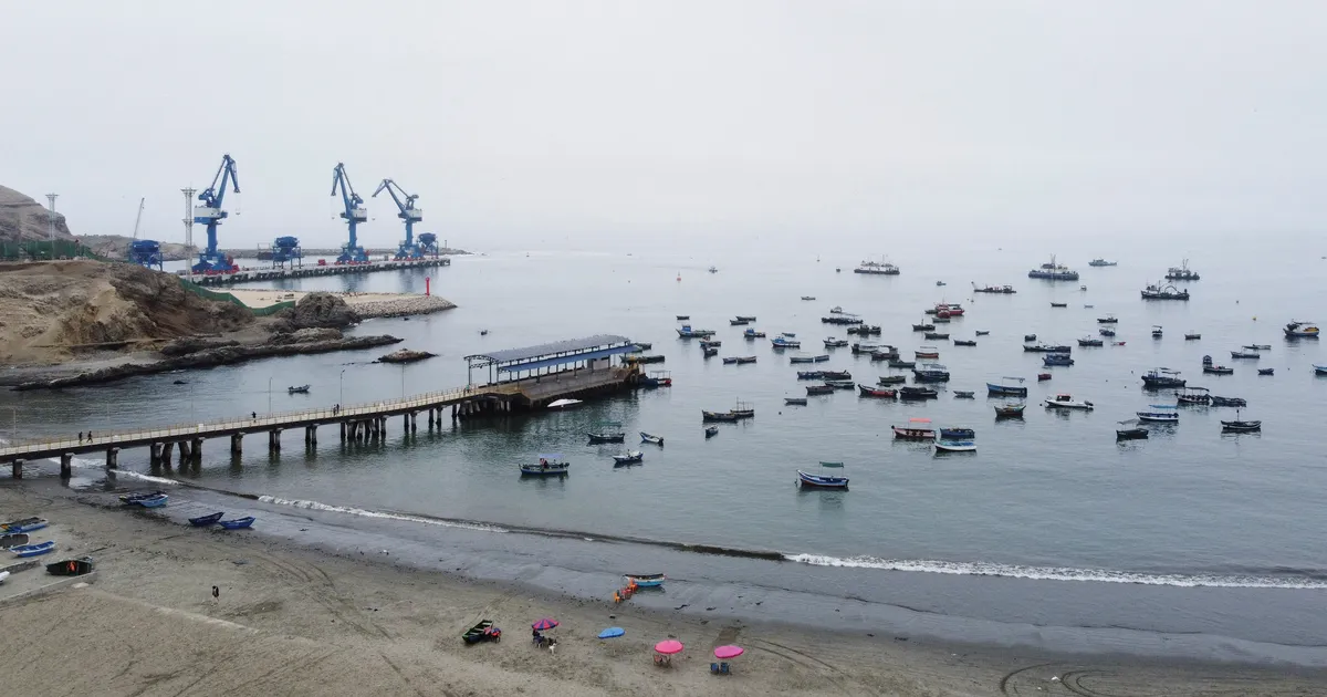 ETTEVALMISTUS KONFLIKTIKS? ⟩ Hiina koondas tuhandetest kalalaevadest hiiglasliku meretõkke