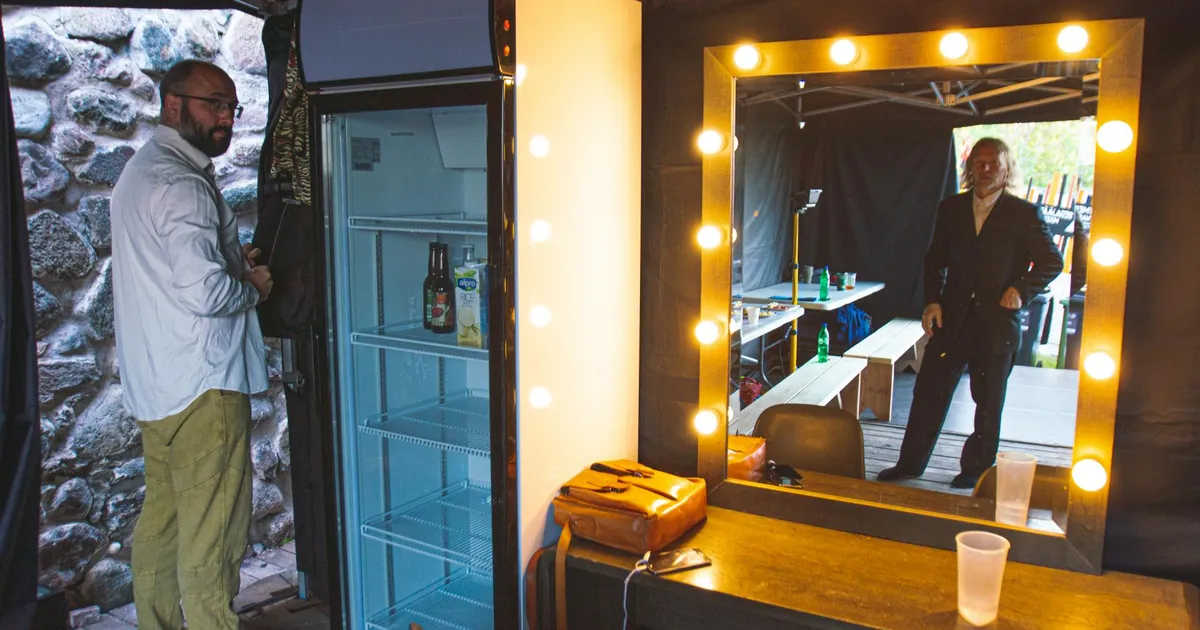 see on natuke nagu loodusfilm, vaatan neid nagu kahte lõvi