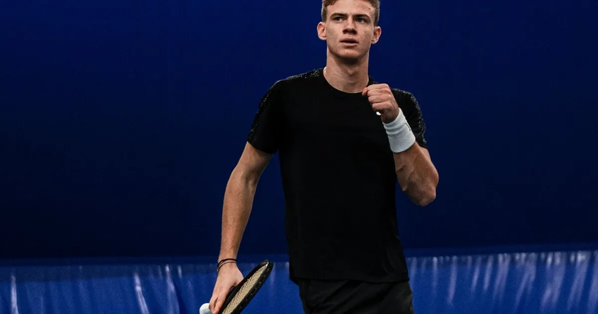 Daniil Glinka alustas Portugalis võiduga endise maailma esisaja reketi üle