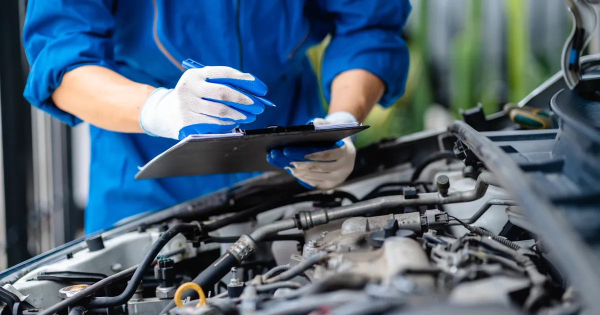 HOIATAV LUGU ⟩ «Lollidelt tuleb raha ära võtta…» Kuidas Lõuna-Eesti naine oma esimese auto eest kallist hinda maksma pidi