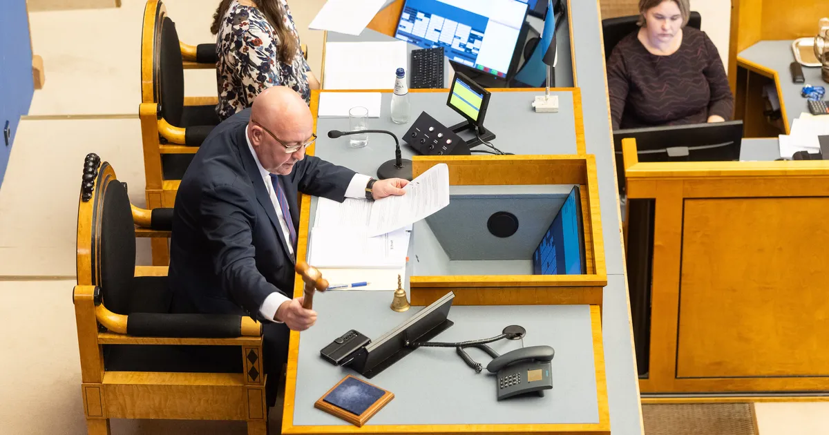 Riigikogu kulutas hoolimata päevakorrapunktide puudumisest istungile pool tundi - Postimees