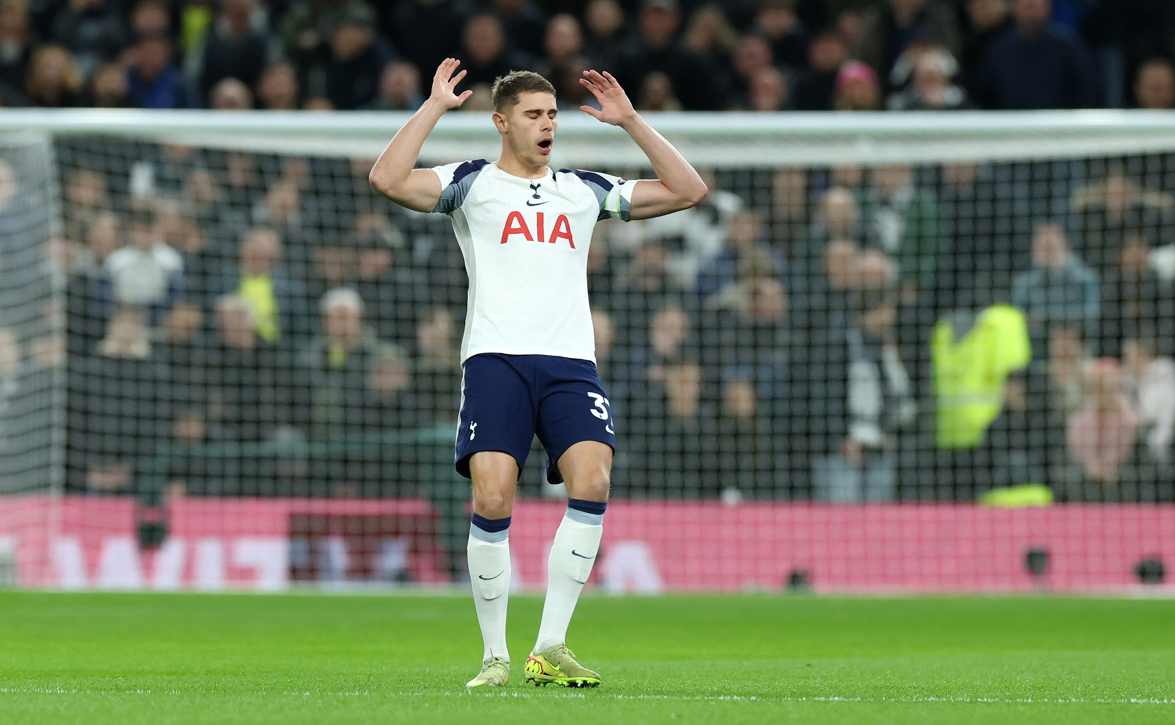 Tõstan käed ja annan alla? Spurs ei ole veel valmis püssi põõsasse viskama. Foto: Scanpix / Neil Hall / EPA