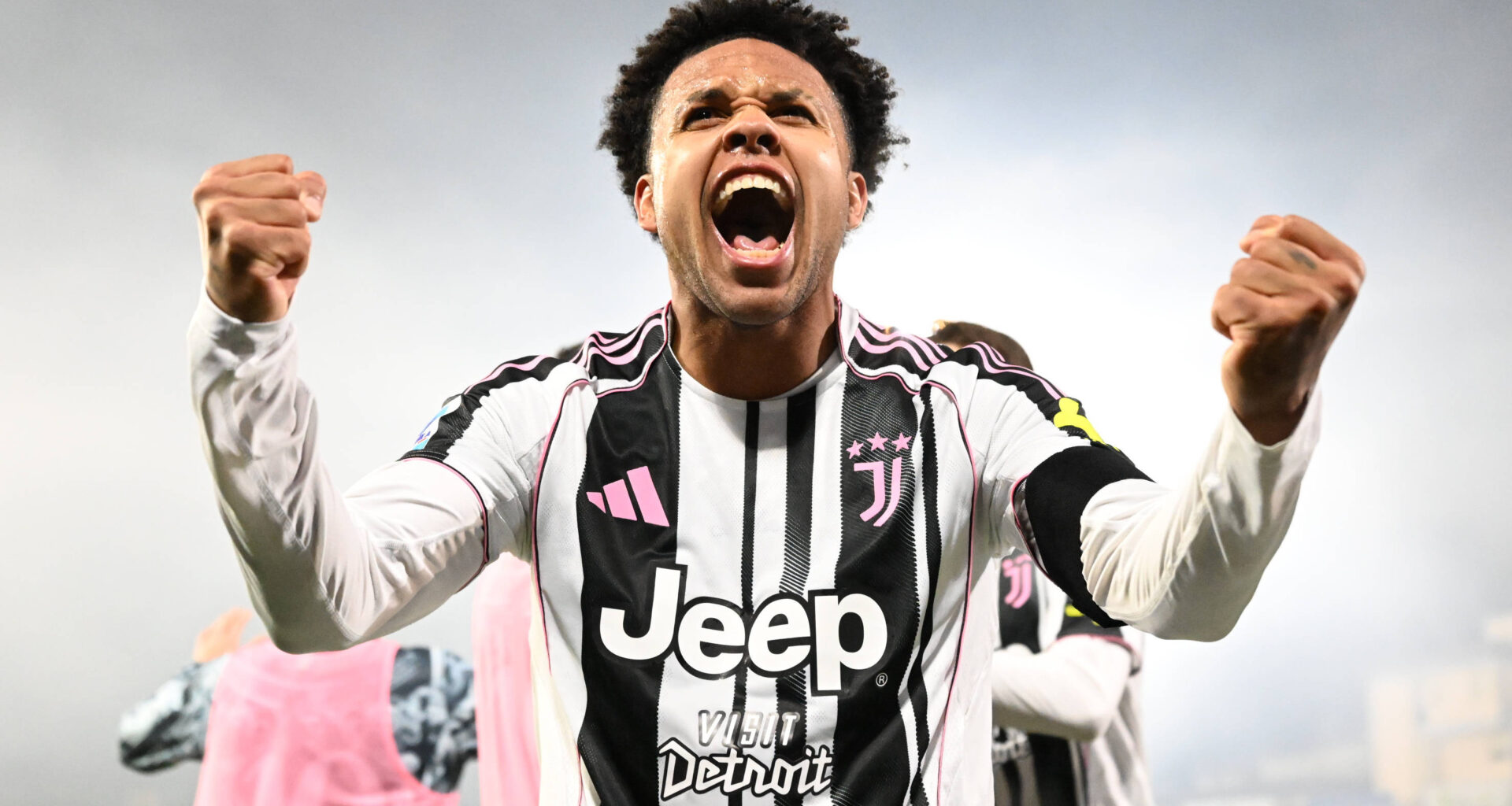 Viigipurust indu saanud Vana Daam viis külalised kaheksa aasta kõige hoogsamale tantsule