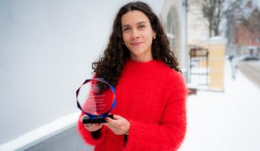 Mari Liis Lillem&auml;e sai naiste Meistriliiga parima m&auml;ngija auhinna k&auml;tte t&auml;na. Foto: Liisi Troska / jalgpall.ee