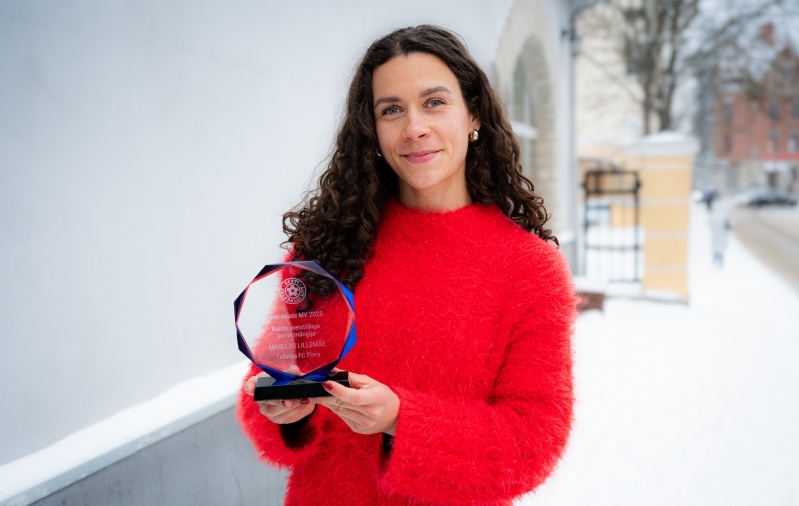 Mari Liis Lillem&auml;e sai naiste Meistriliiga parima m&auml;ngija auhinna k&auml;tte t&auml;na. Foto: Liisi Troska / jalgpall.ee