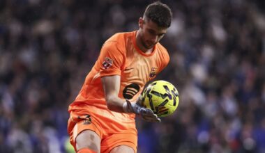 Kunagine kodupublik tervitas Joan Garciat plagudega, kus teda rotiks s&otilde;imati. Garcia vaigistas rahva suurep&auml;rase m&auml;nguga.  Foto: Scanpix / Javier Borrego / AFP via ZUMA Press Wire